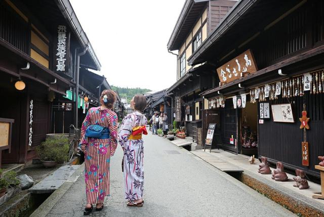 Hida-Takayama old town streets