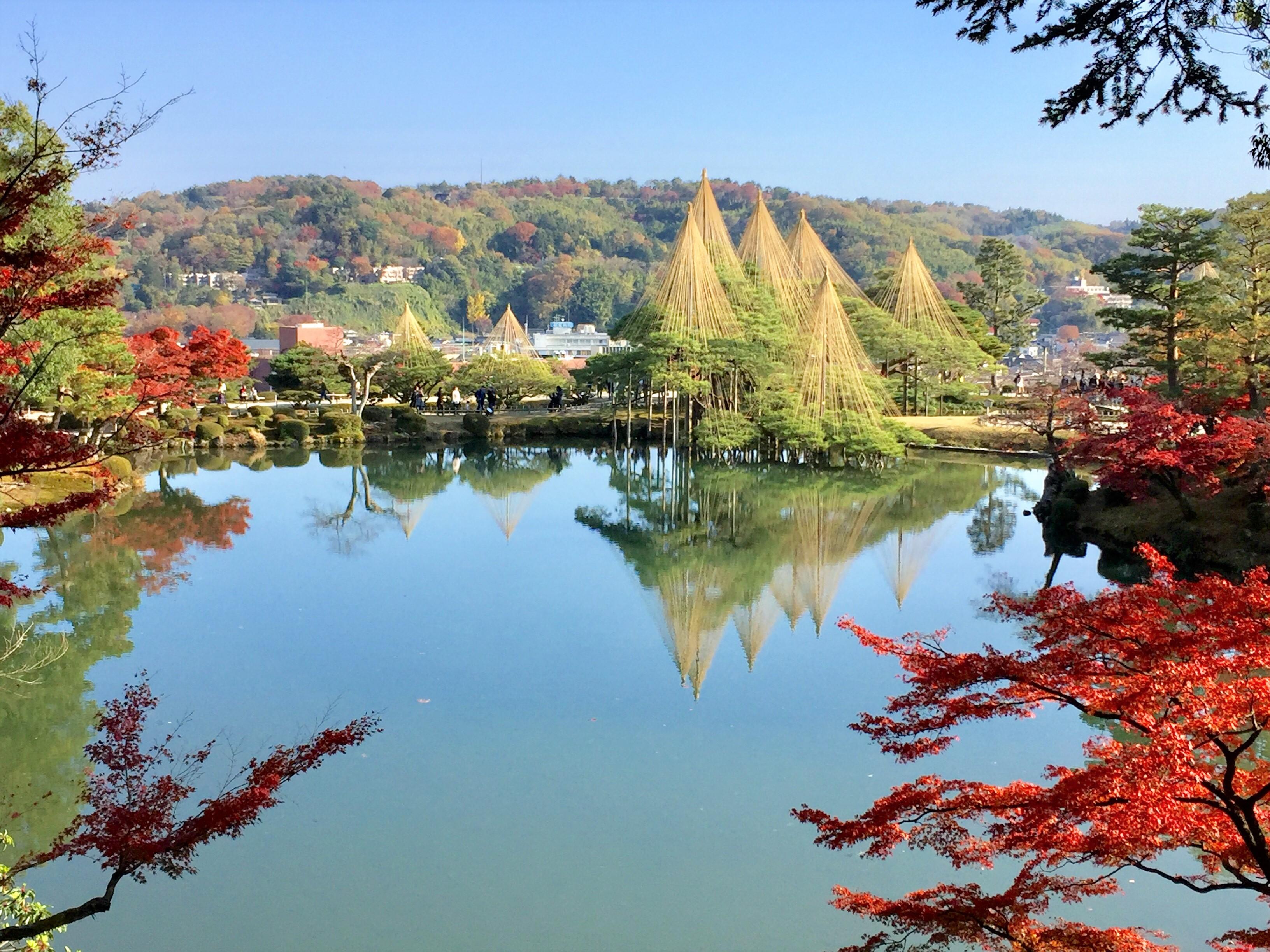 Kenrokuen Garden autumn leaves, Kanazawa